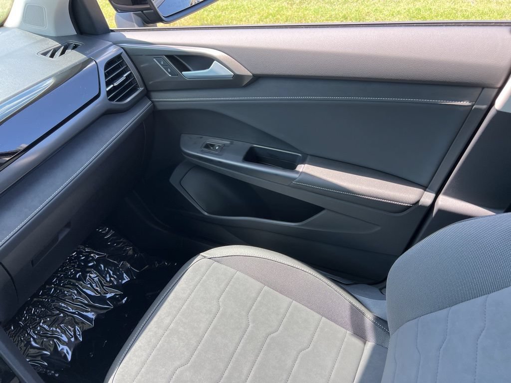 New 2025 Volkswagen Taos SE FWD image 26