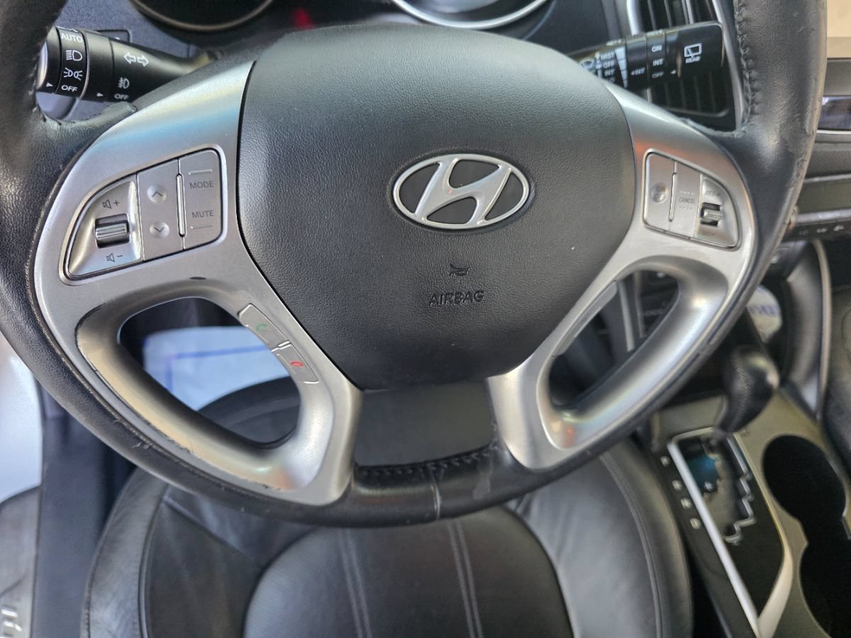 Used 2010 Hyundai Tucson Limited w/ Premium Pkg 4 FWD image 21