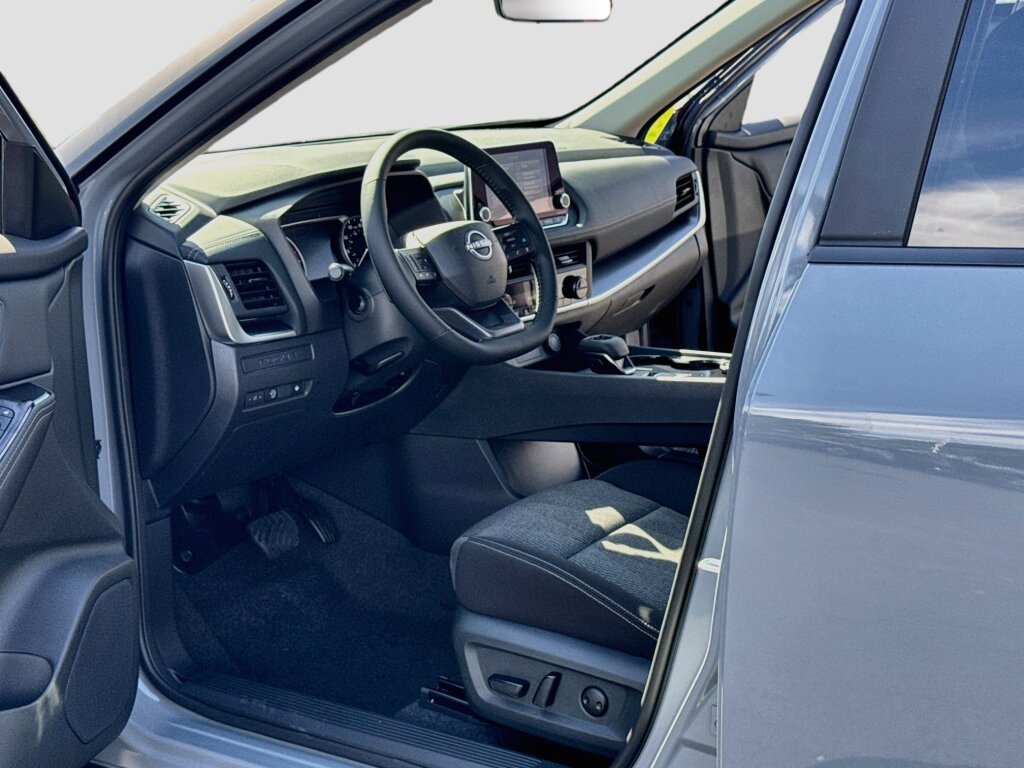 New 2027 Nissan Rogue SV AWD/4WD image 4