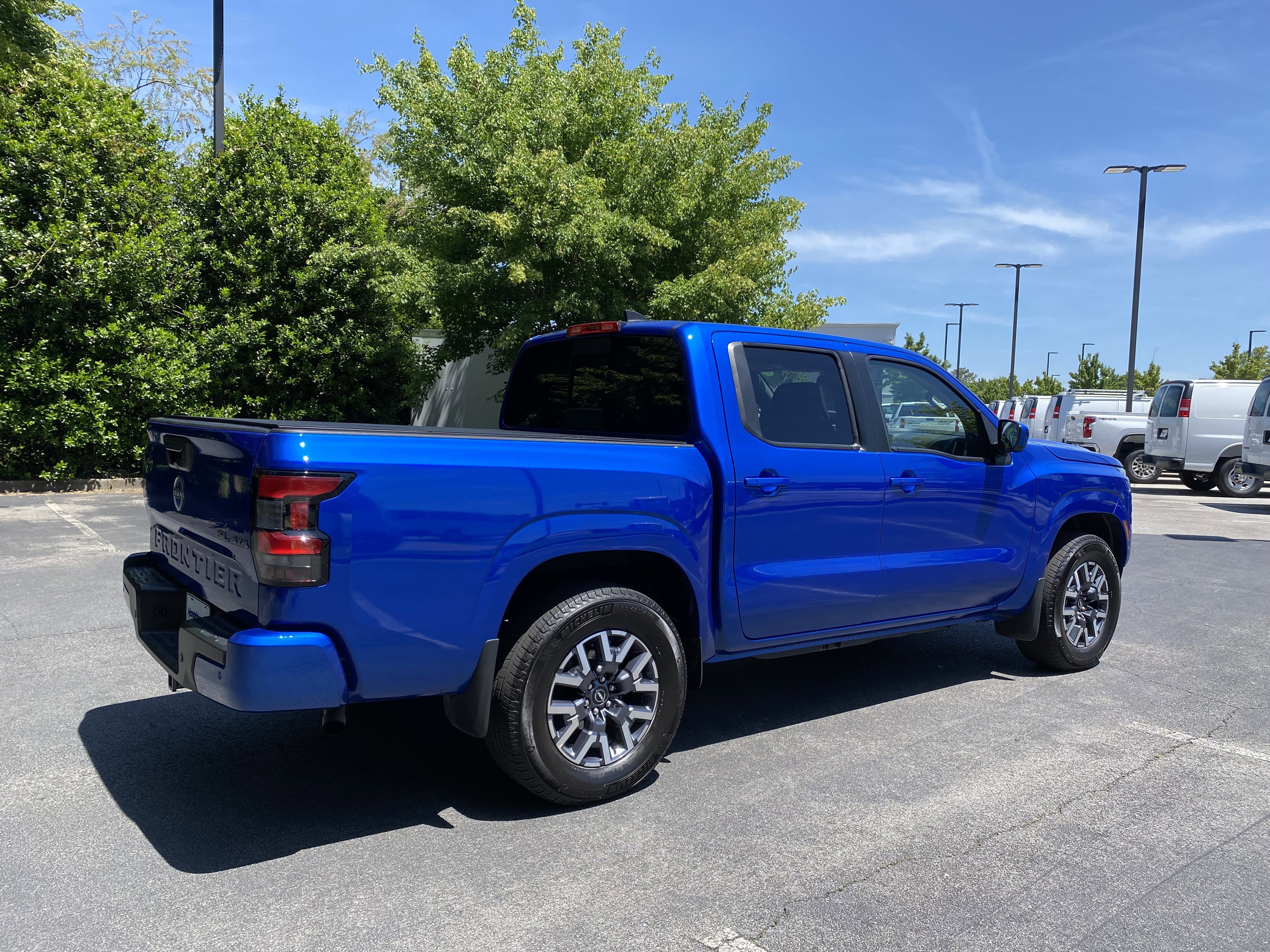 Used 2024 Nissan Frontier SL w/ Technology Package AWD/4WD image 9