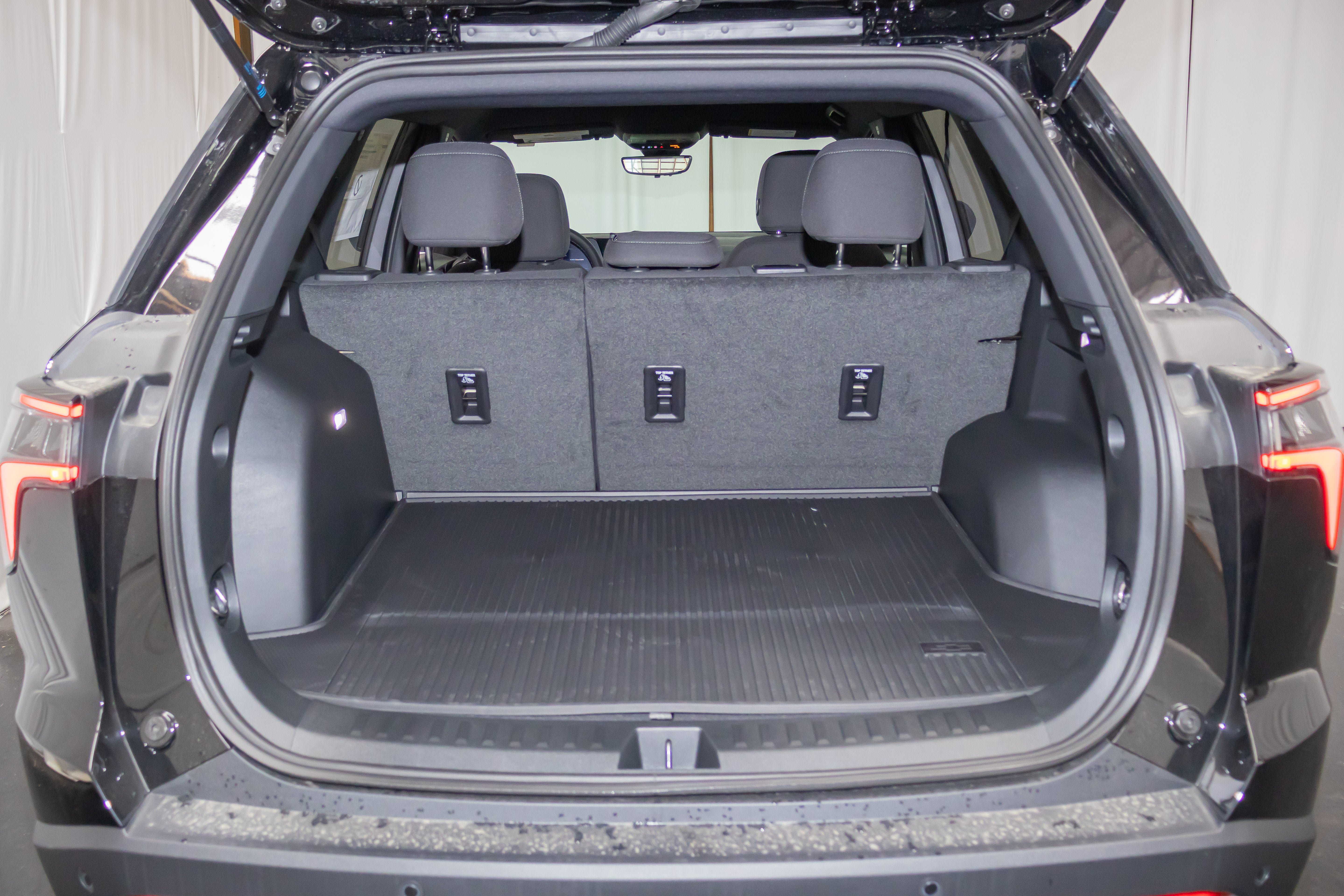 New 2027 Chevrolet Equinox LT w/ Safety and Technology Package FWD image 10