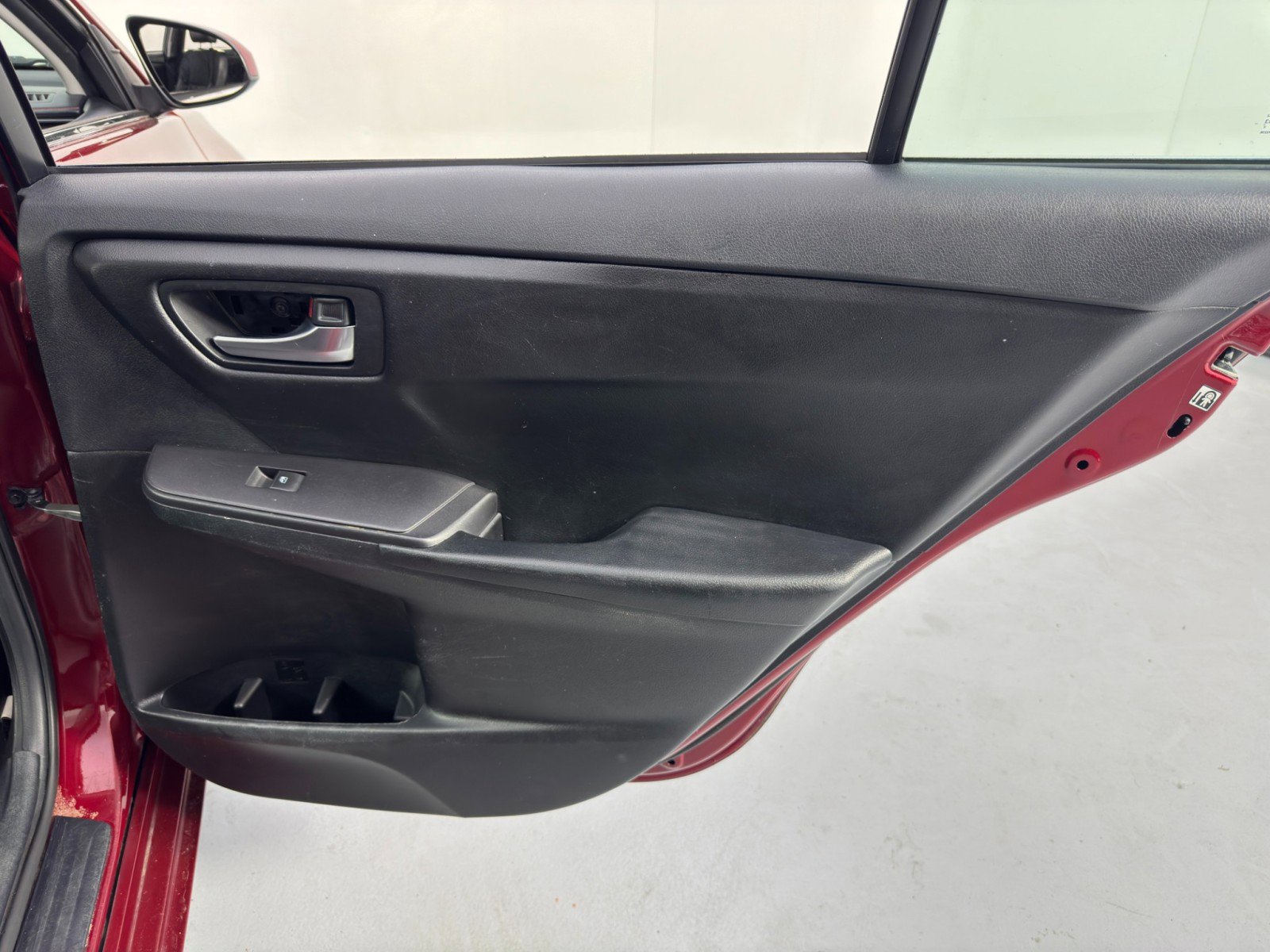 Used 2016 Toyota Camry SE image 36