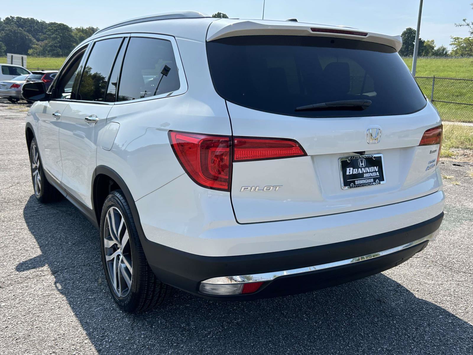 Certified 2018 Honda Pilot Elite image 3