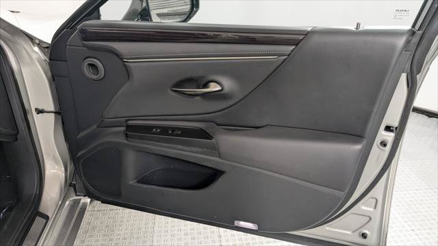 Used 2019 Lexus ES 300h w/ Premium Package FWD image 23