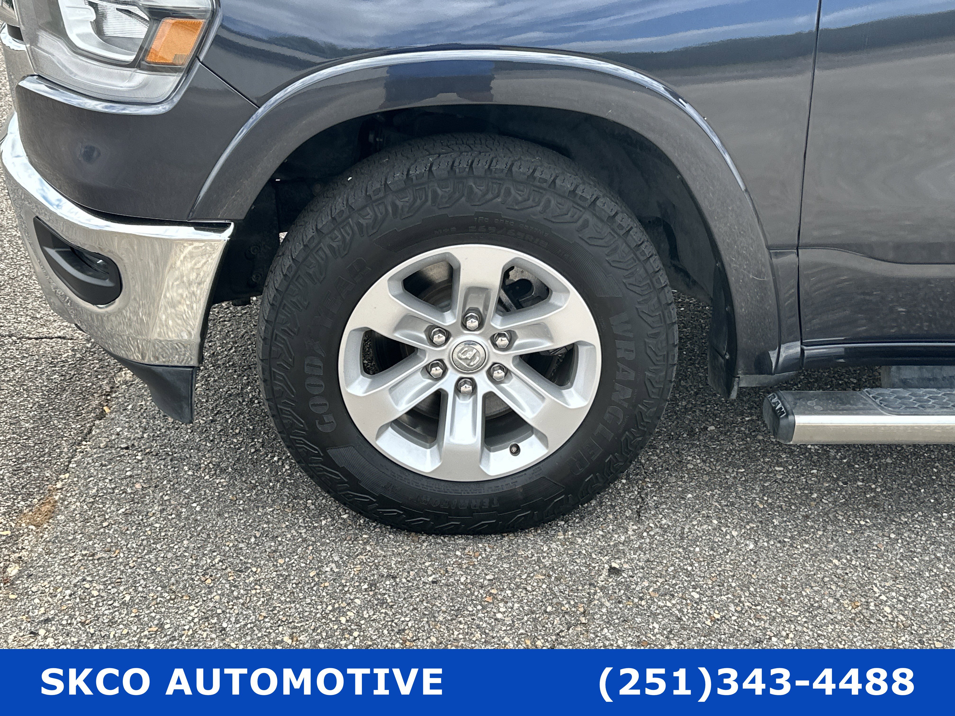 Used 2019 RAM 1500 Laramie image 9