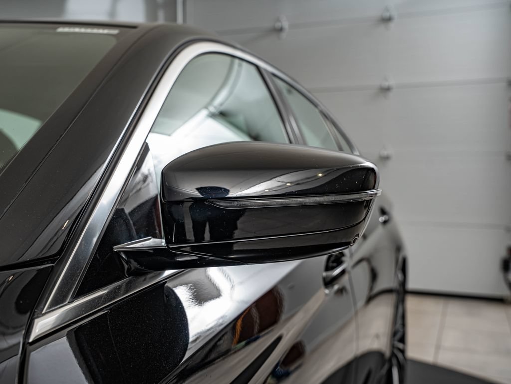 Used 2021 BMW 530i xDrive w/ Convenience Package AWD/4WD image 9