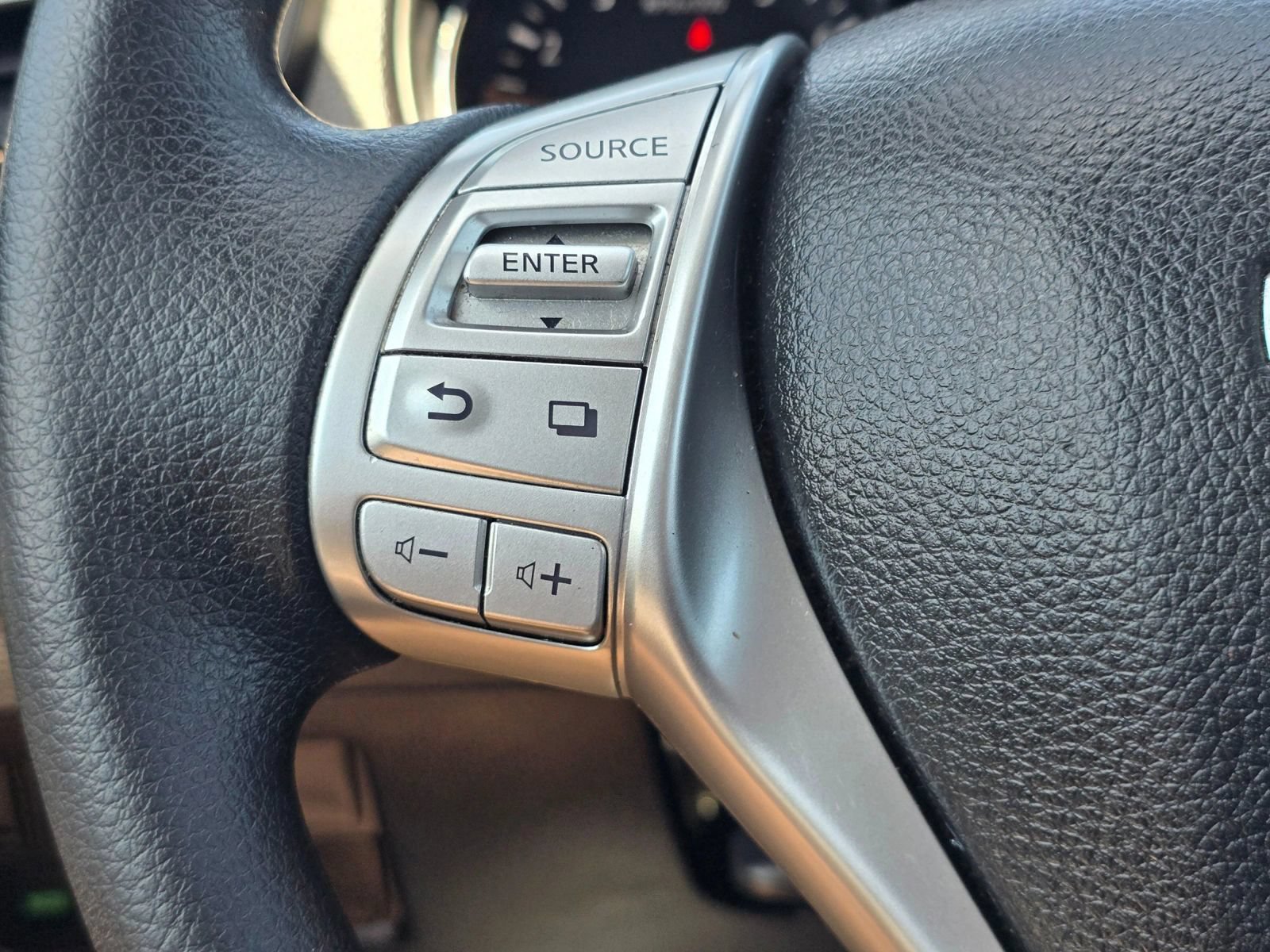Used 2016 Nissan Rogue S FWD image 25