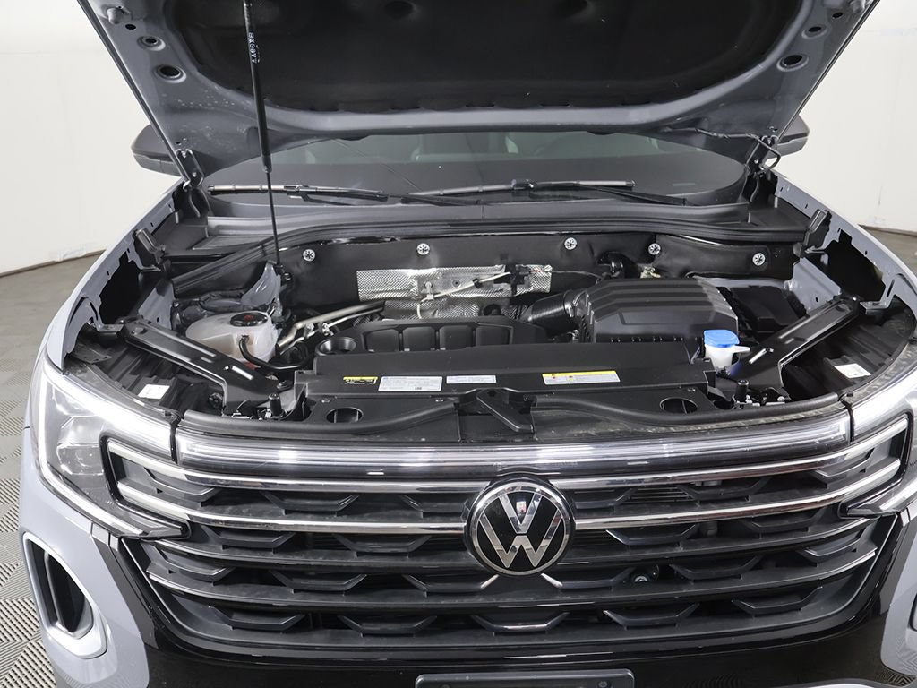 Used 2024 Volkswagen Atlas Peak Edition SE AWD/4WD image 21