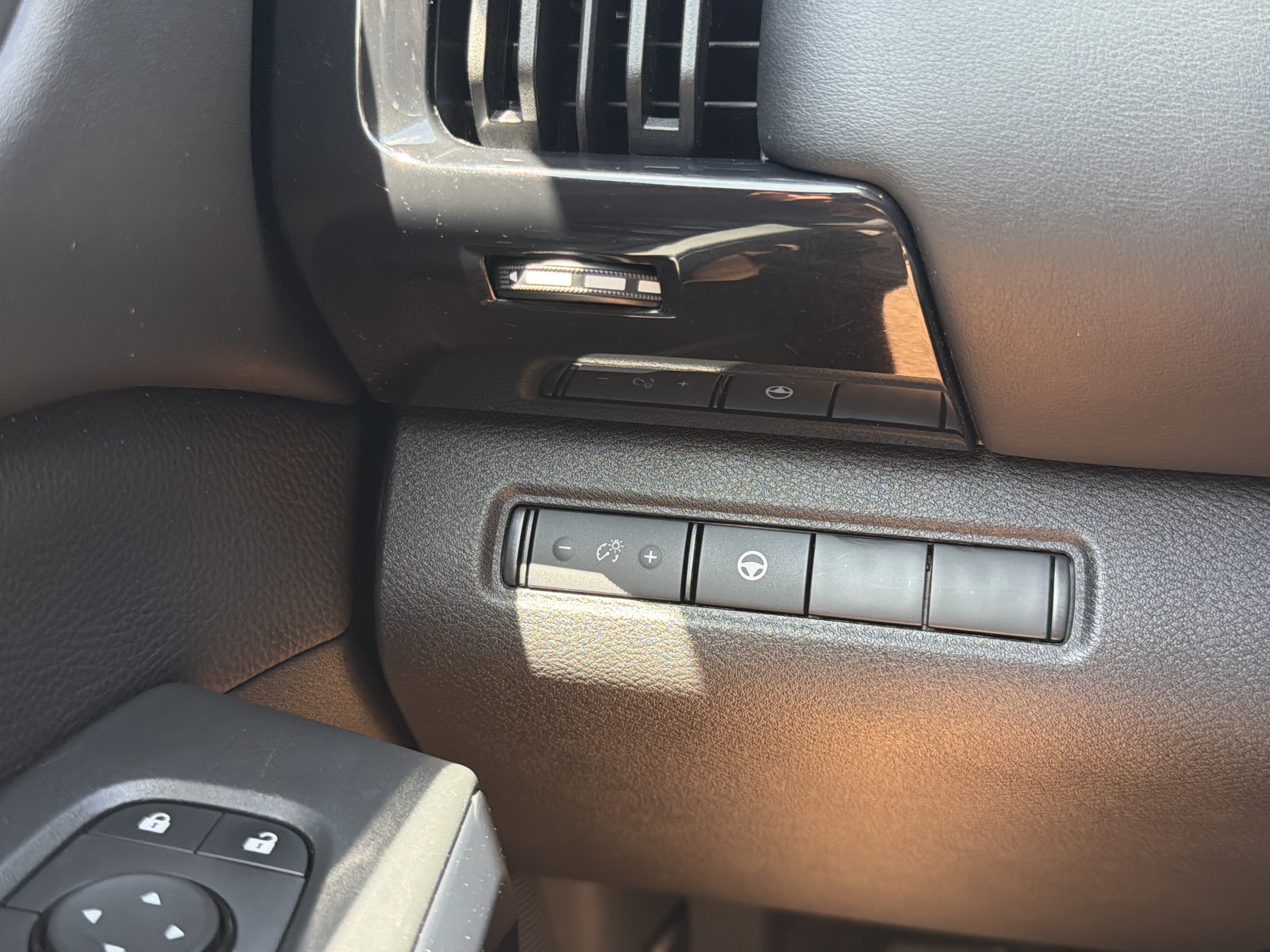 Used 2024 Nissan Pathfinder SV AWD/4WD image 13