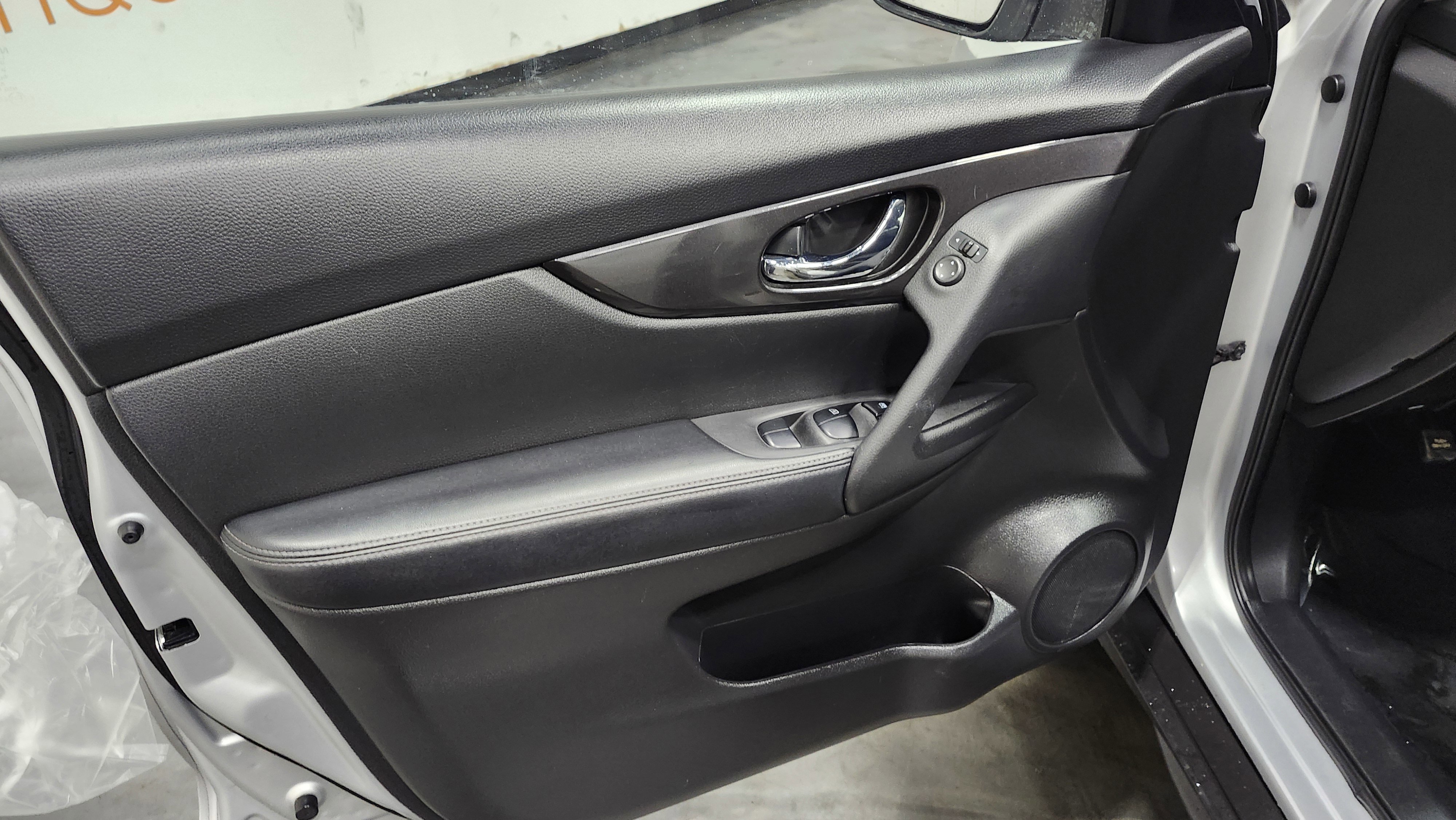 Used 2020 Nissan Rogue SV image 26