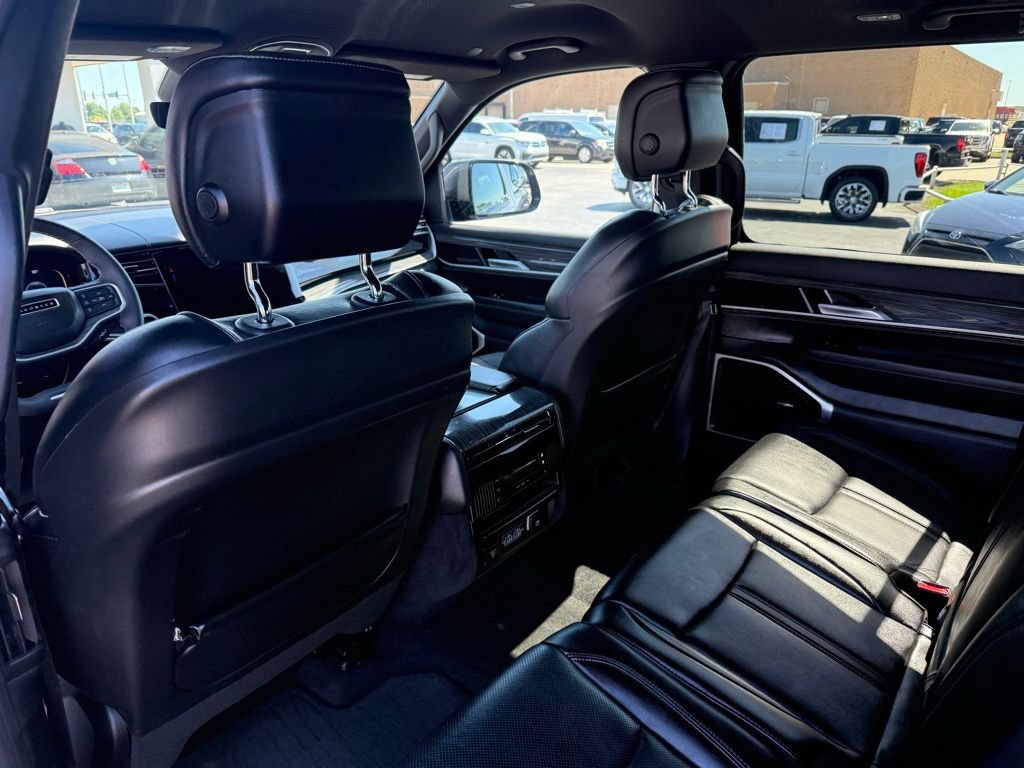 Used 2022 Jeep Wagoneer Series III RWD image 12