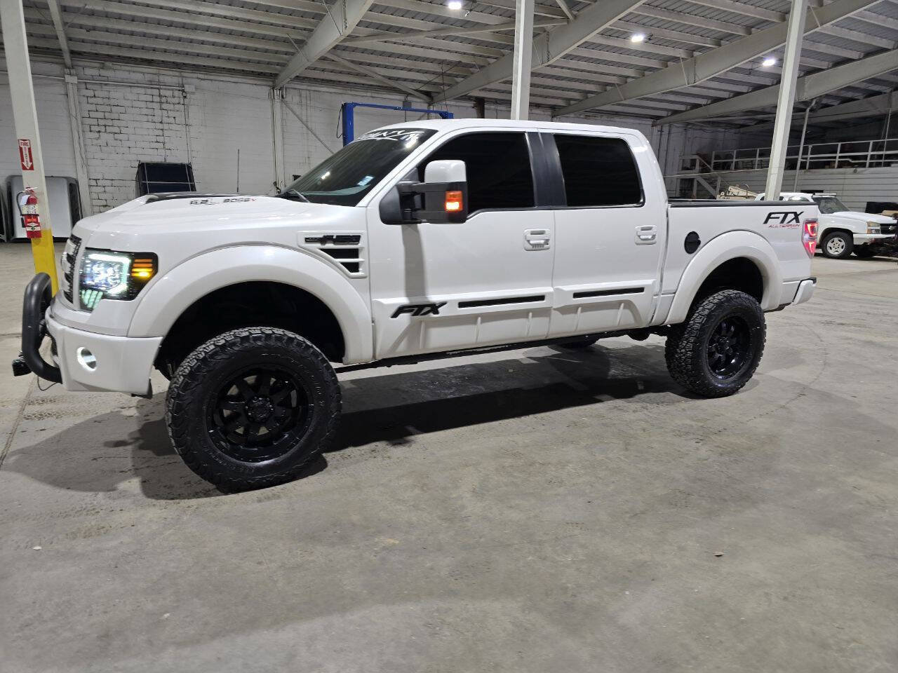 Used 2014 Ford F150 Lariat w/ Equipment Group 502A Luxury AWD/4WD image 4