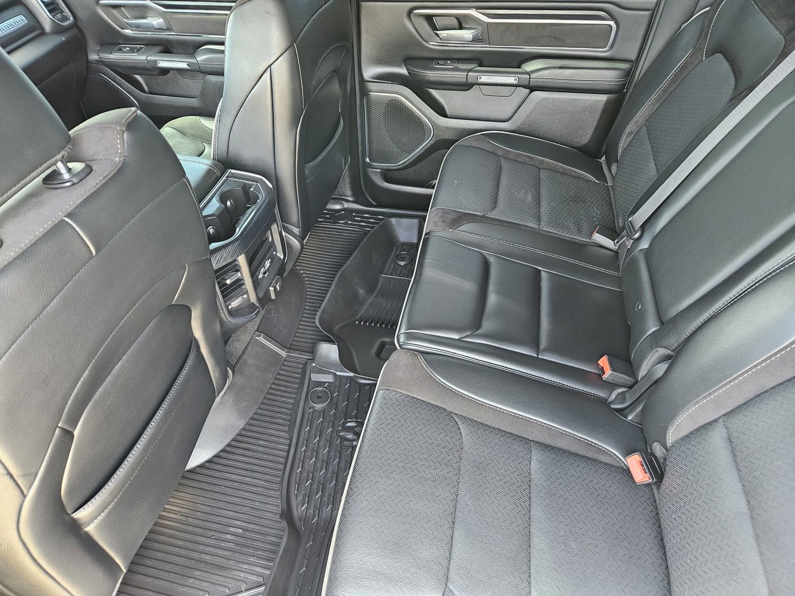Used 2024 RAM 1500 Laramie AWD/4WD image 29