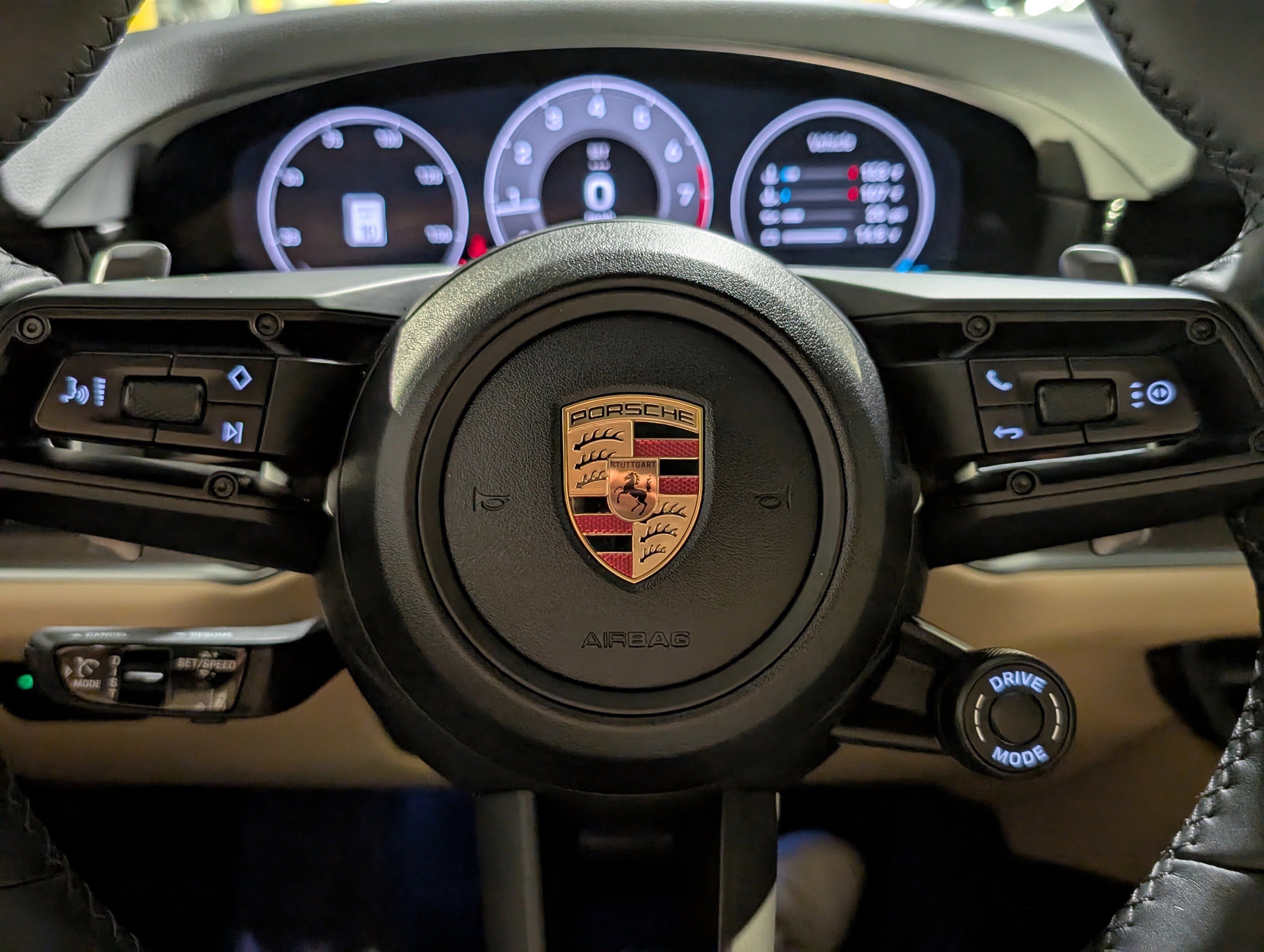 Certified 2025 Porsche Cayenne Coupe image 27