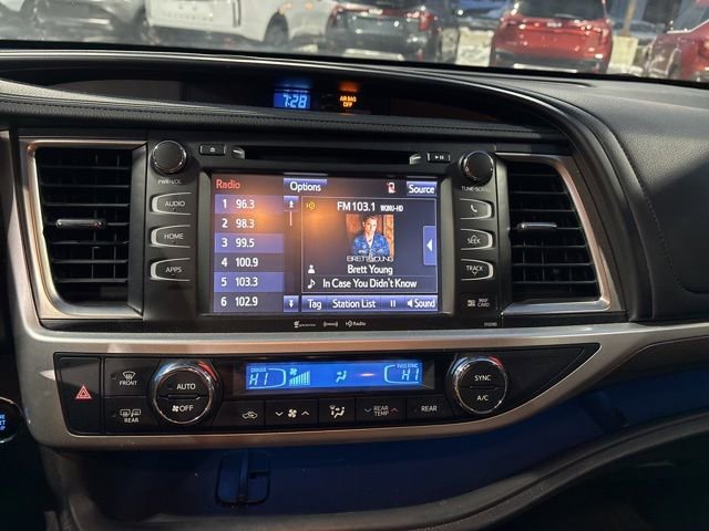 Used 2019 Toyota Highlander SE image 12