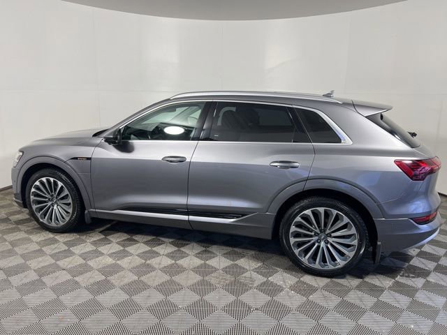 Used 2019 Audi e-tron Prestige w/ Prestige Package image 5