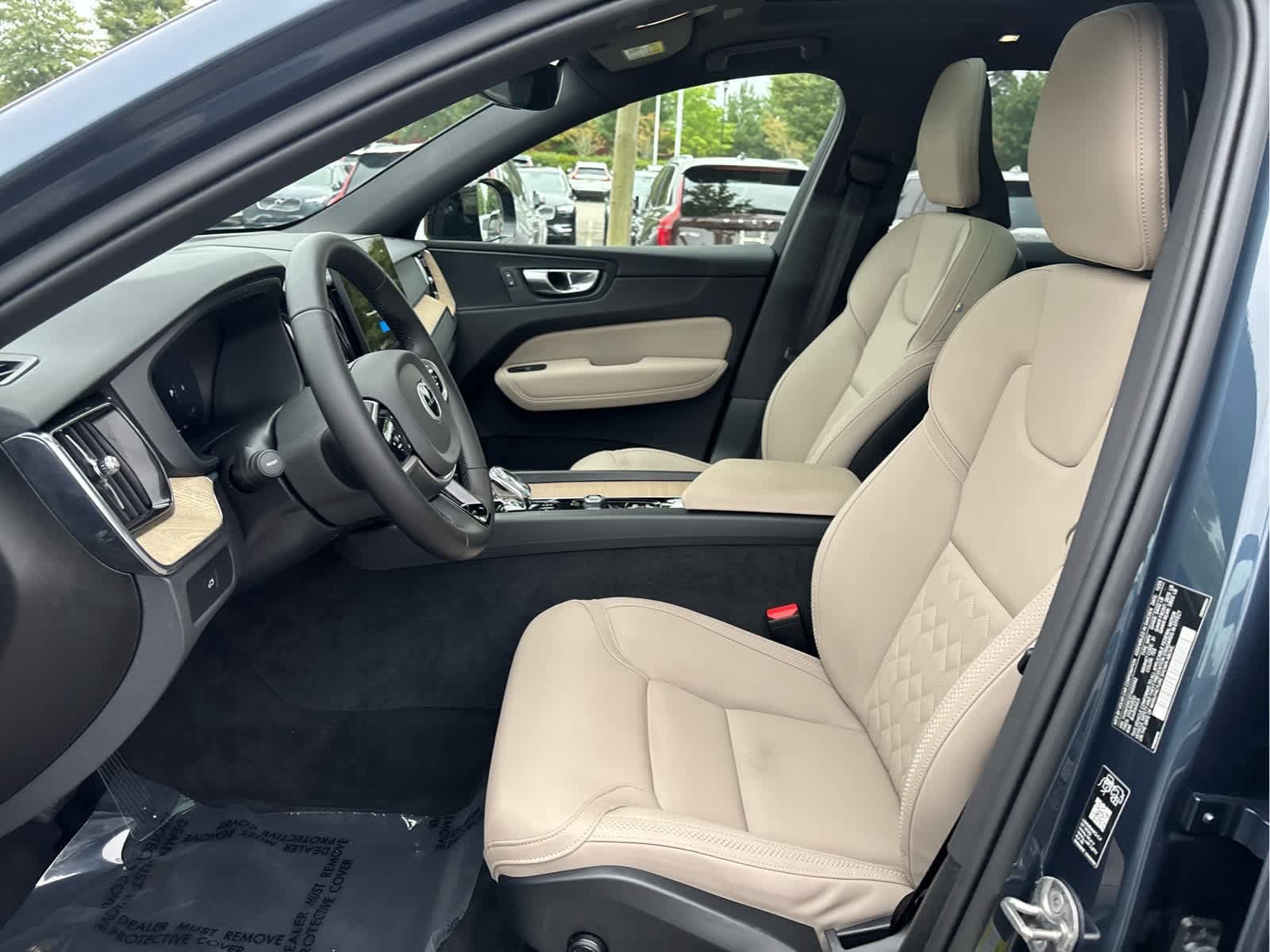 Used 2026 Volvo XC60 B5 Plus AWD/4WD image 19