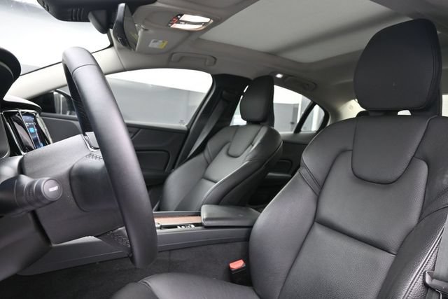Used 2025 Volvo S60 B5 Plus AWD/4WD image 10