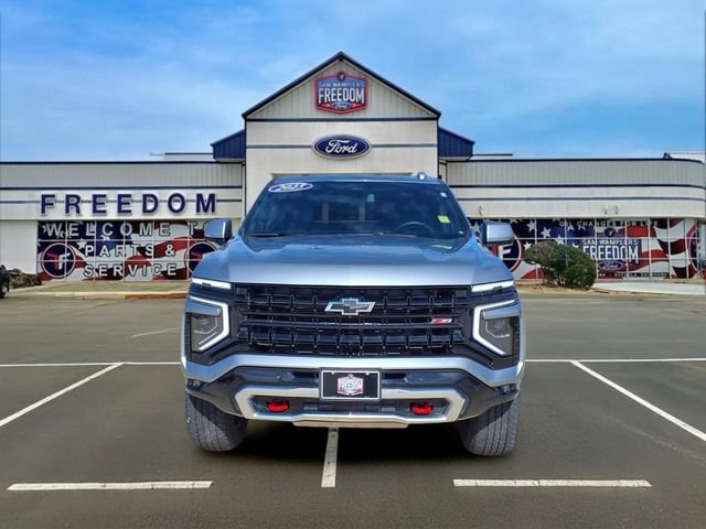 Used 2025 Chevrolet Suburban Z71 AWD/4WD image 2