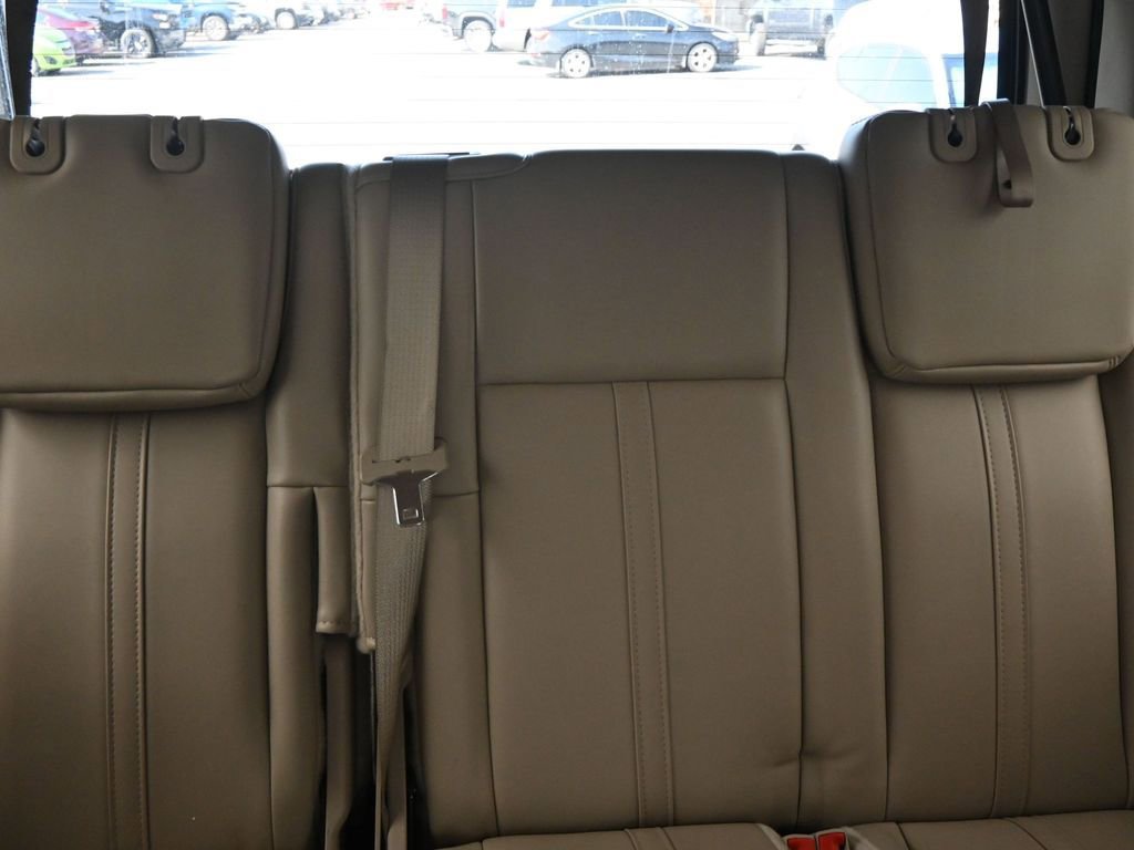 Used 2017 Lincoln Navigator Select image 17