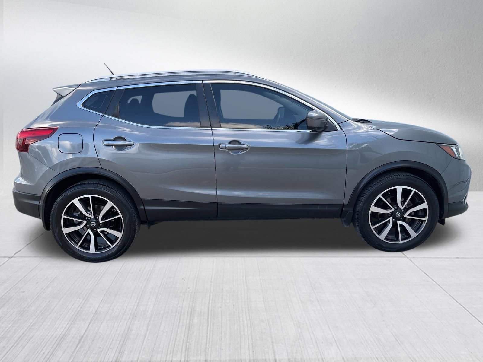 Used 2018 Nissan Rogue Sport SL FWD image 5