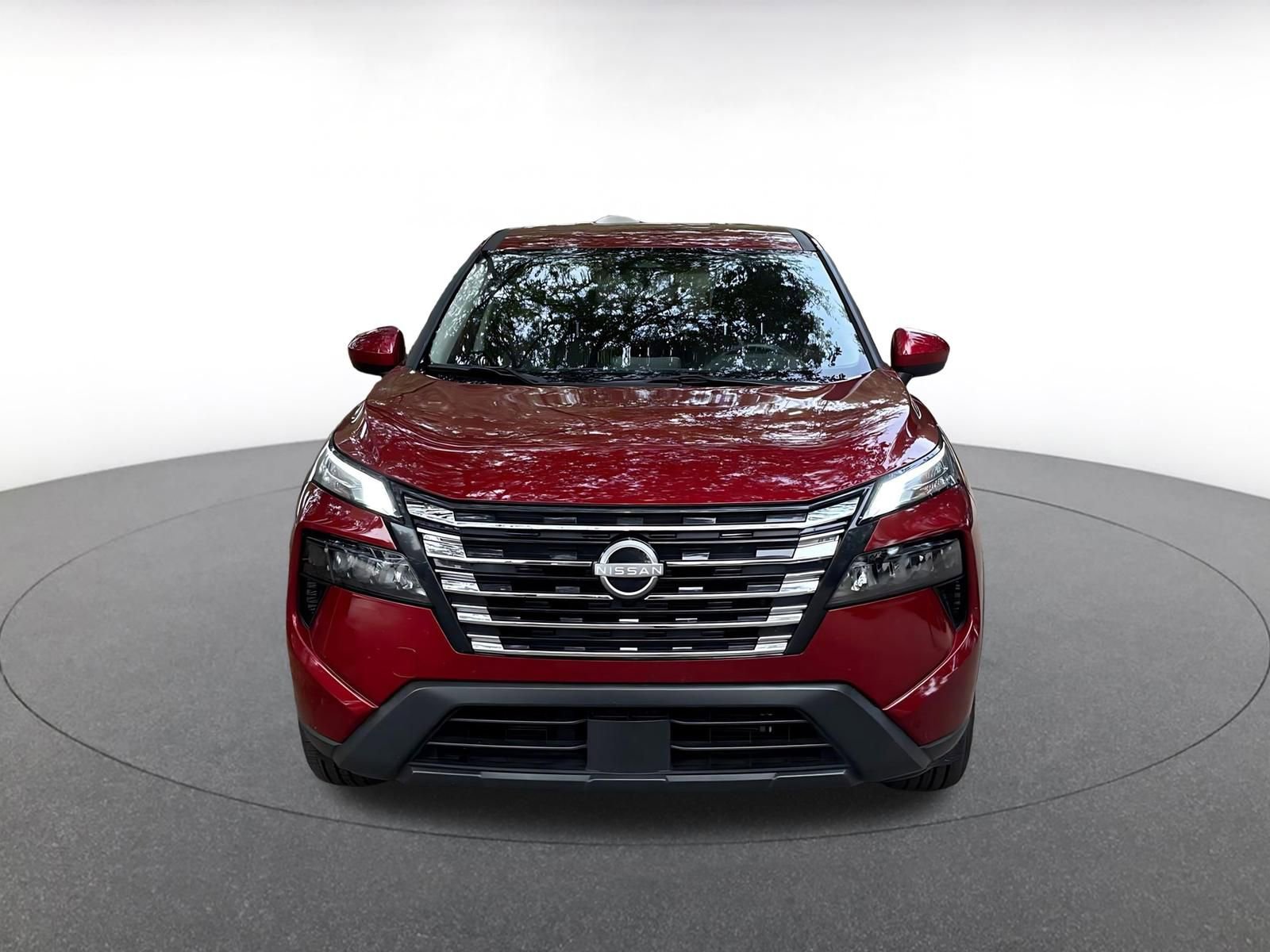 Used 2025 Nissan Rogue SV AWD/4WD image 2