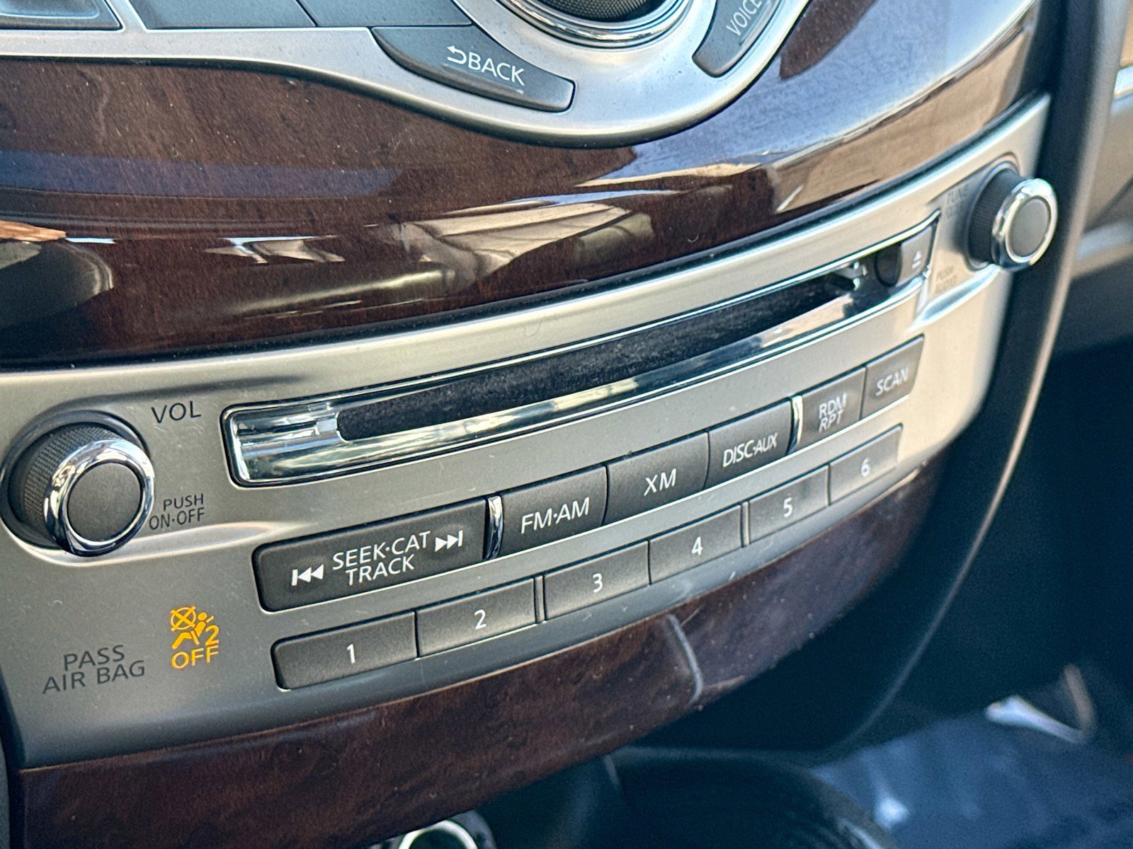Used 2014 INFINITI QX60 FWD w/ Deluxe Touring Package image 12