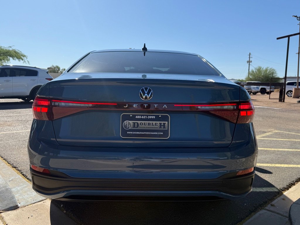 Used 2025 Volkswagen Jetta Sport image 5