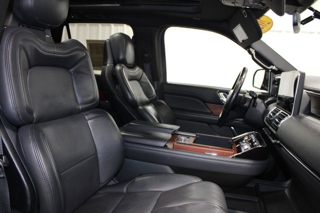 Used 2023 Lincoln Navigator Reserve image 34