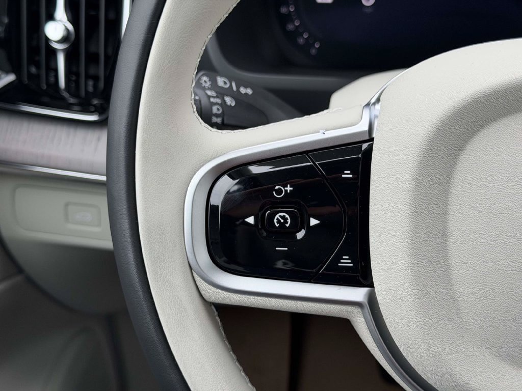 New 2026 Volvo XC90 B6 Ultra w/ Protection Package Premier AWD/4WD image 8