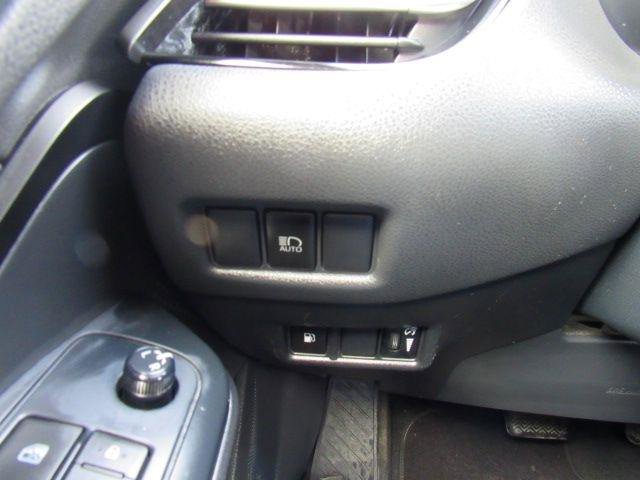 Used 2019 Toyota C-HR LE image 14