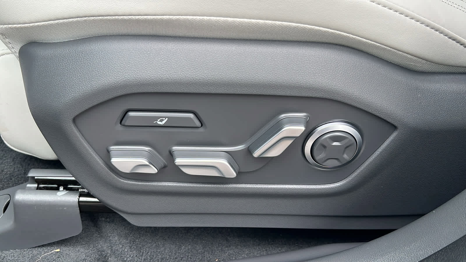 Used 2025 Hyundai Santa Fe Calligraphy image 13