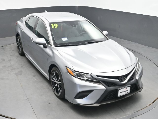 Used 2019 Toyota Camry SE FWD image 25