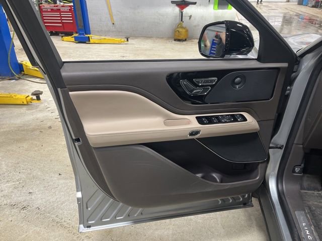 Used 2023 Lincoln Aviator Reserve w/ Elements Package Plus image 12