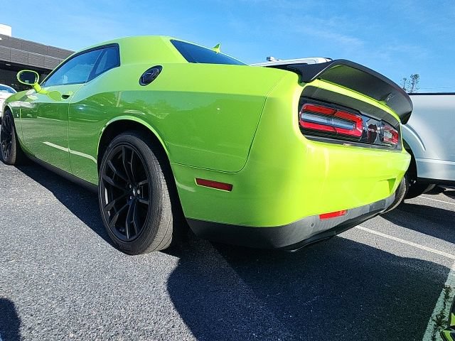 Used 2019 Dodge Challenger R/T Scat Pack w/ Shaker Package RWD image 4