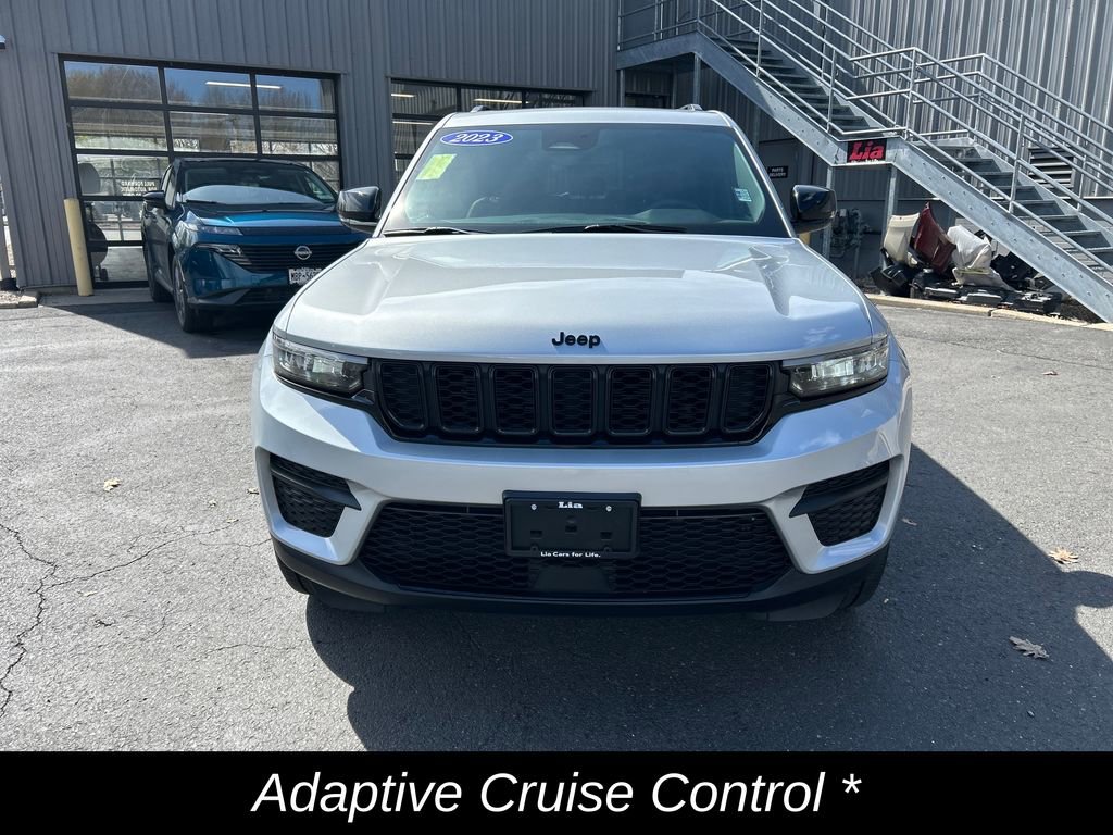 Used 2023 Jeep Grand Cherokee Altitude AWD/4WD image 9