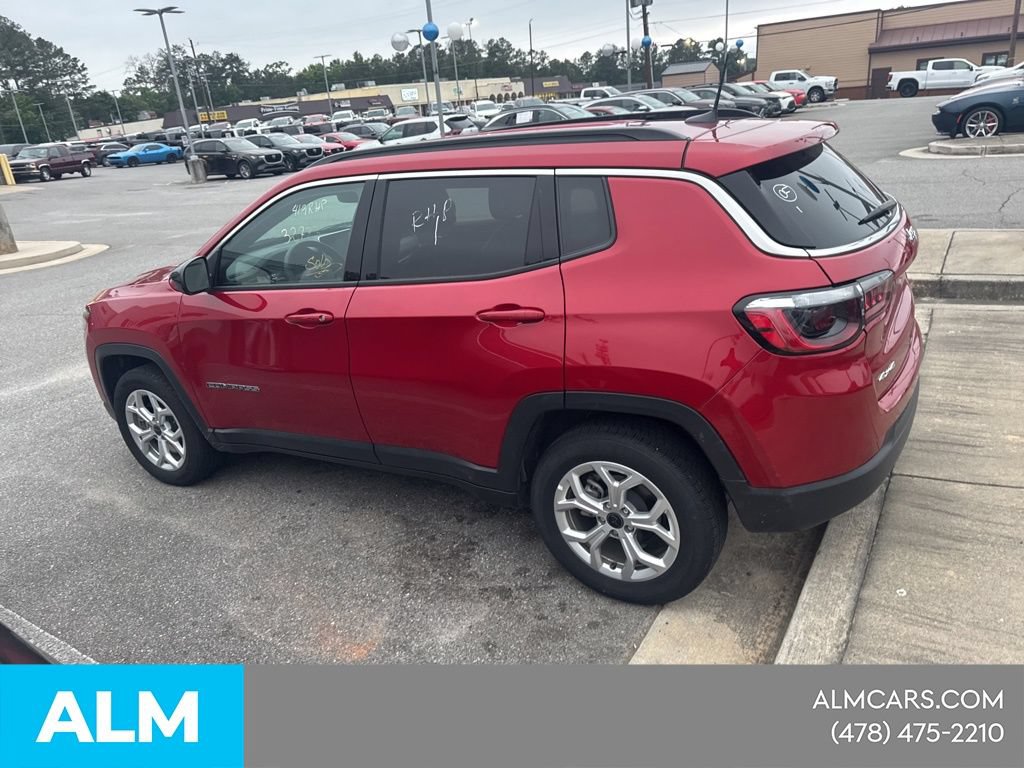Used 2025 Jeep Compass Latitude AWD/4WD image 13