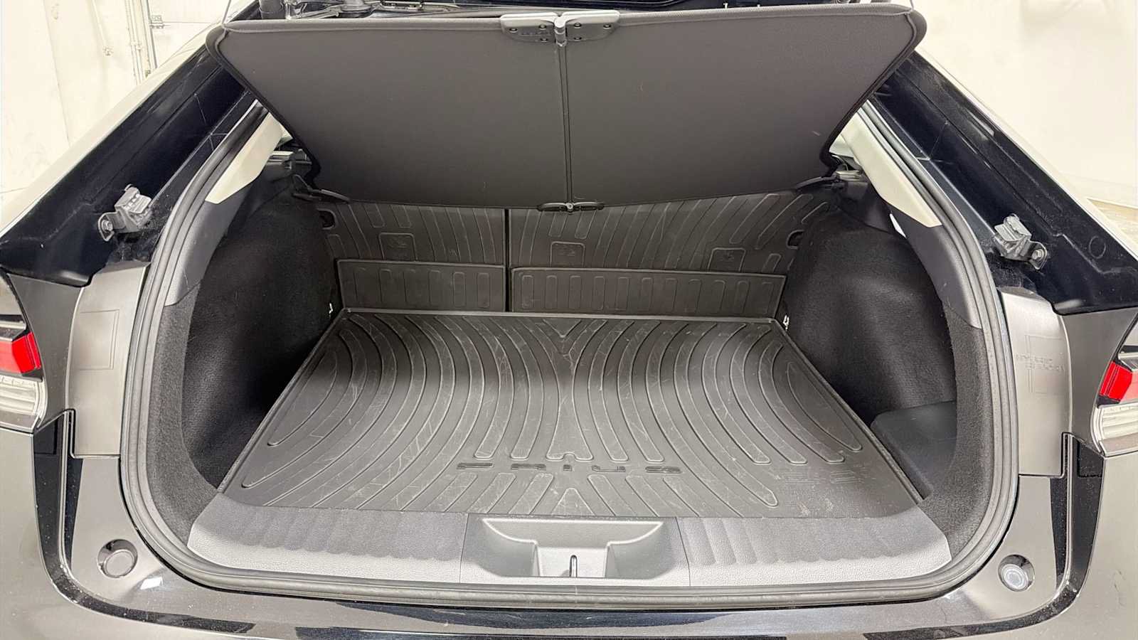 Certified 2023 Toyota Prius Limited w/ Limited Premium Package FWD image 28