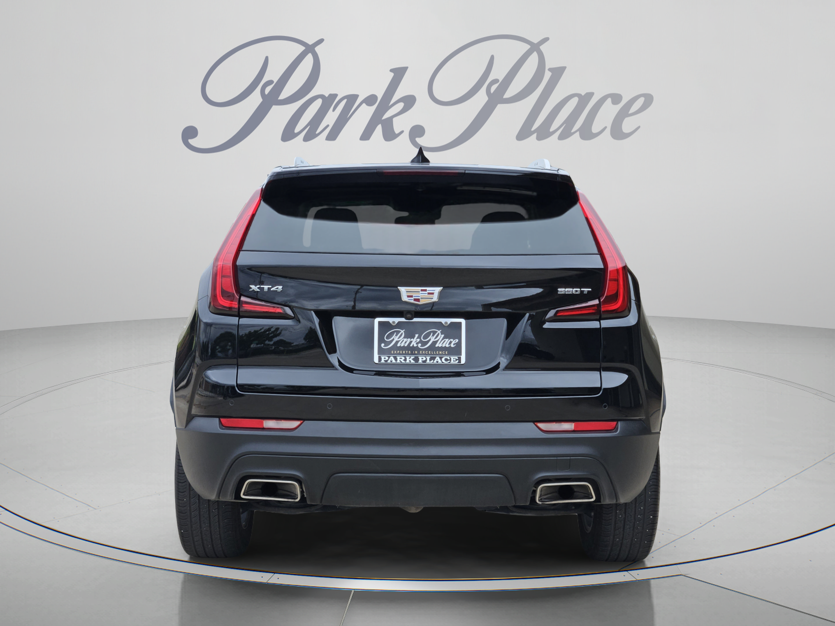 Used 2022 Cadillac XT4 Luxury w/ Cold Weather Package FWD image 4