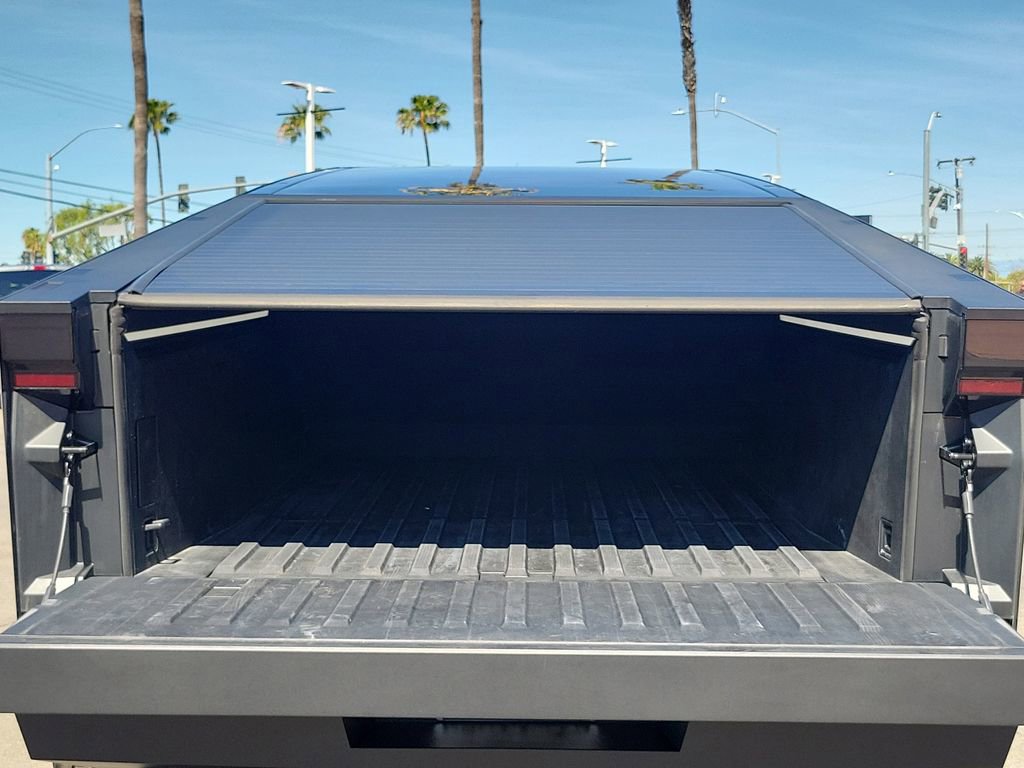 Used 2025 Tesla Cybertruck AWD Crew Cab image 28