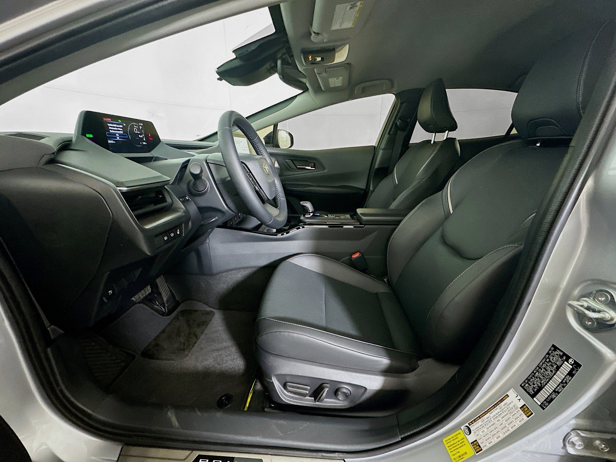 Used 2025 Toyota Prius XLE image 35