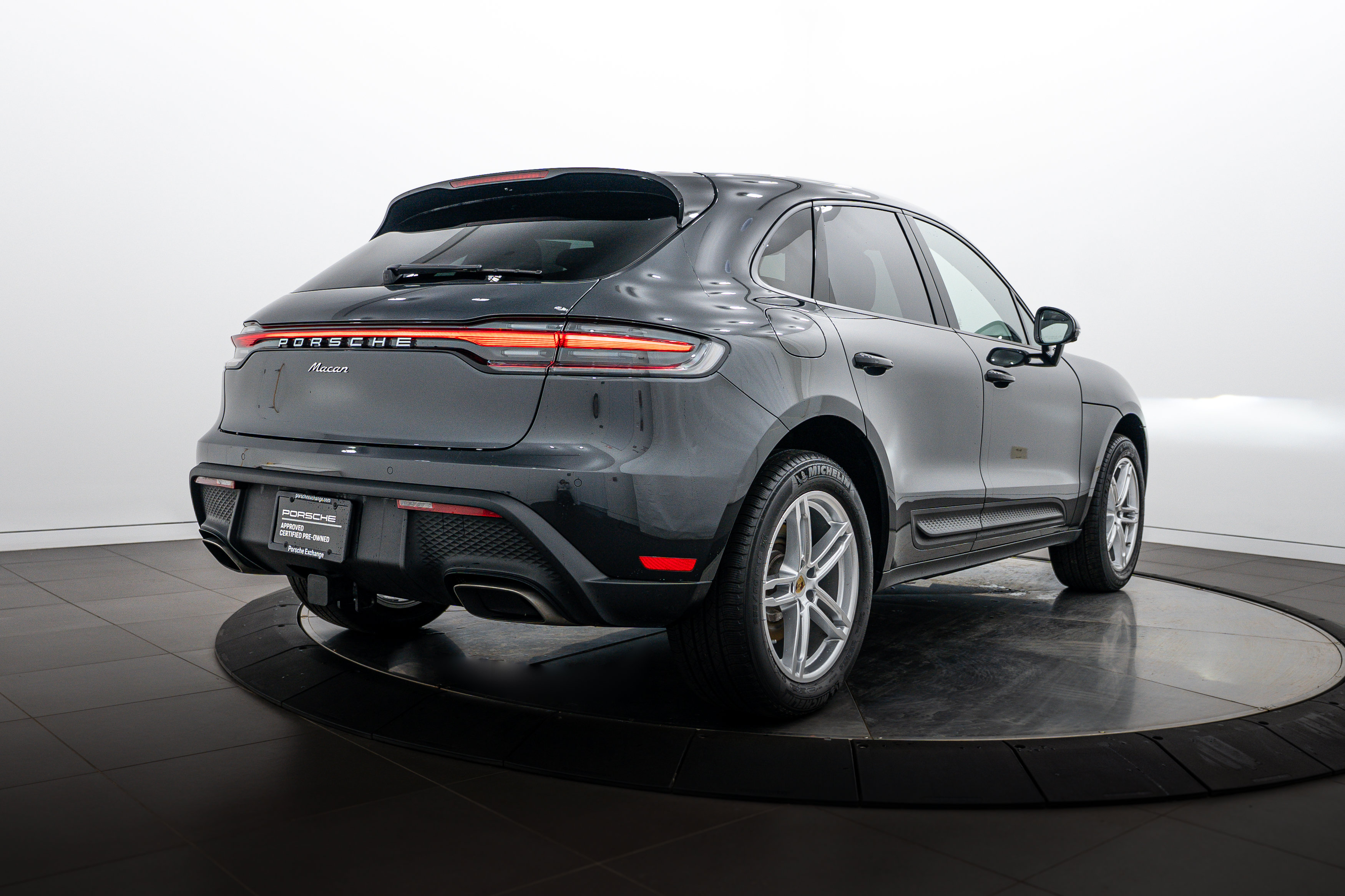 Certified 2026 Porsche Macan AWD/4WD image 7
