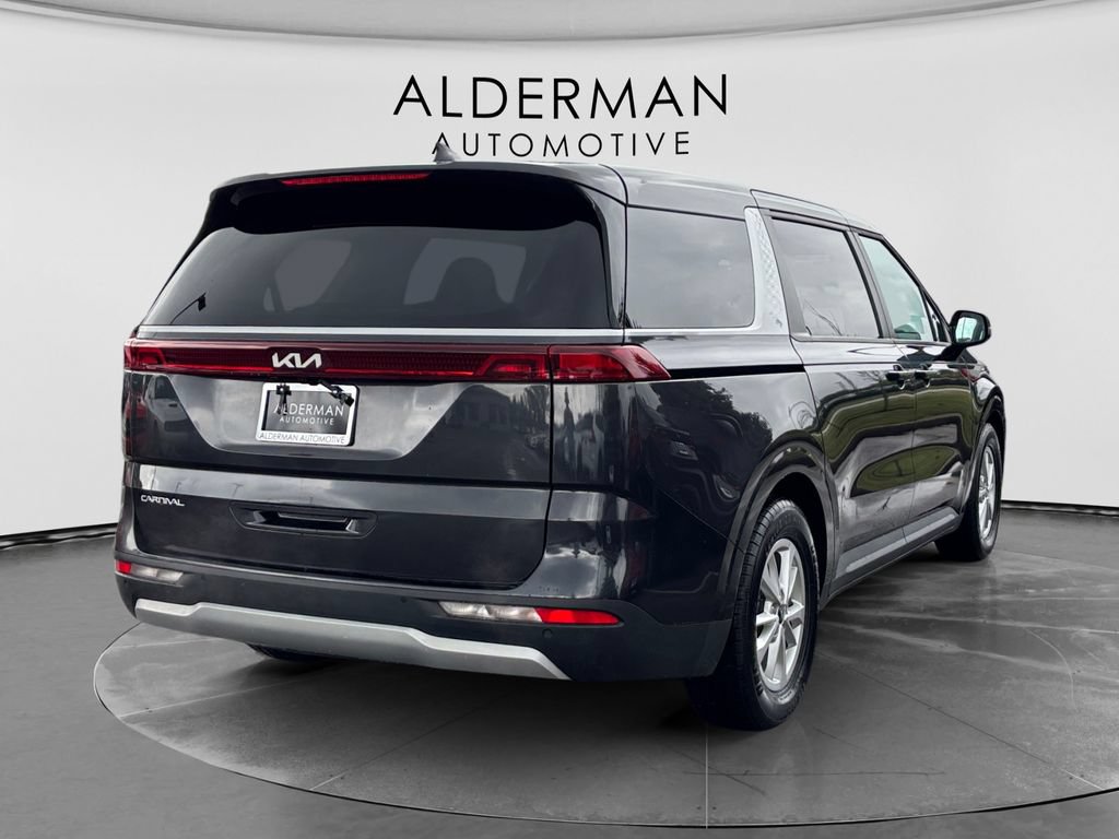 Used 2024 Kia Carnival LX FWD image 5