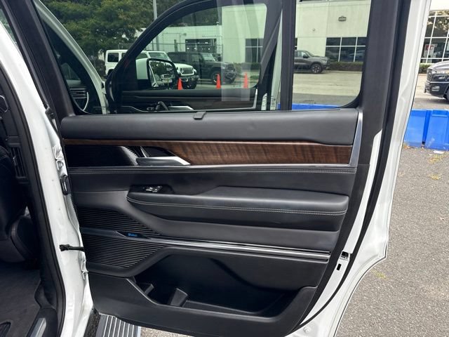 Used 2022 Jeep Grand Wagoneer Series I w/ Flexible Seating Group AWD/4WD image 29