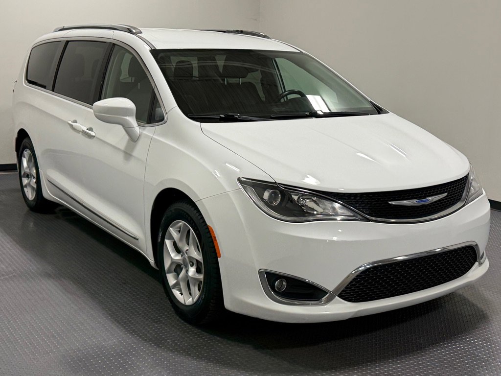 Used 2018 Chrysler Pacifica Touring-L w/ Tire & Wheel Group FWD image 4