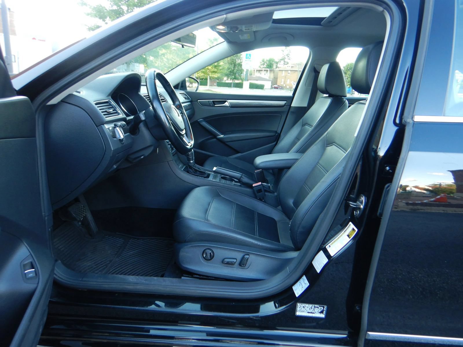 Used 2016 Volkswagen Passat 1.8T SE FWD image 12