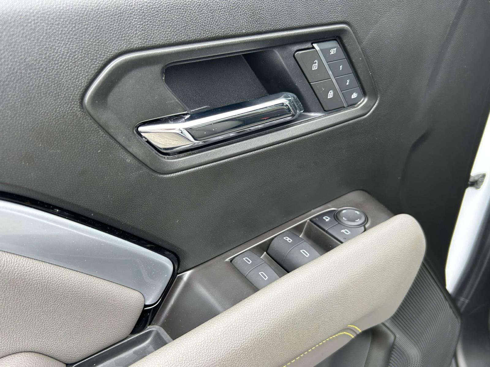 Used 2024 Chevrolet Colorado ZR2 w/ ZR2 Convenience Package III AWD/4WD image 19