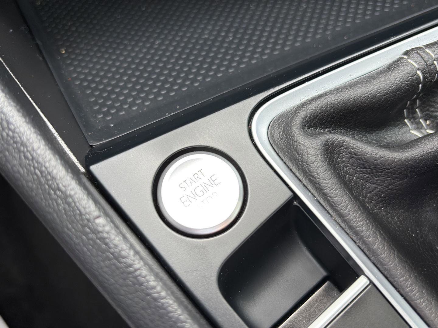 Used 2024 Volkswagen Jetta SE w/ Panoramic Sunroof Package image 23