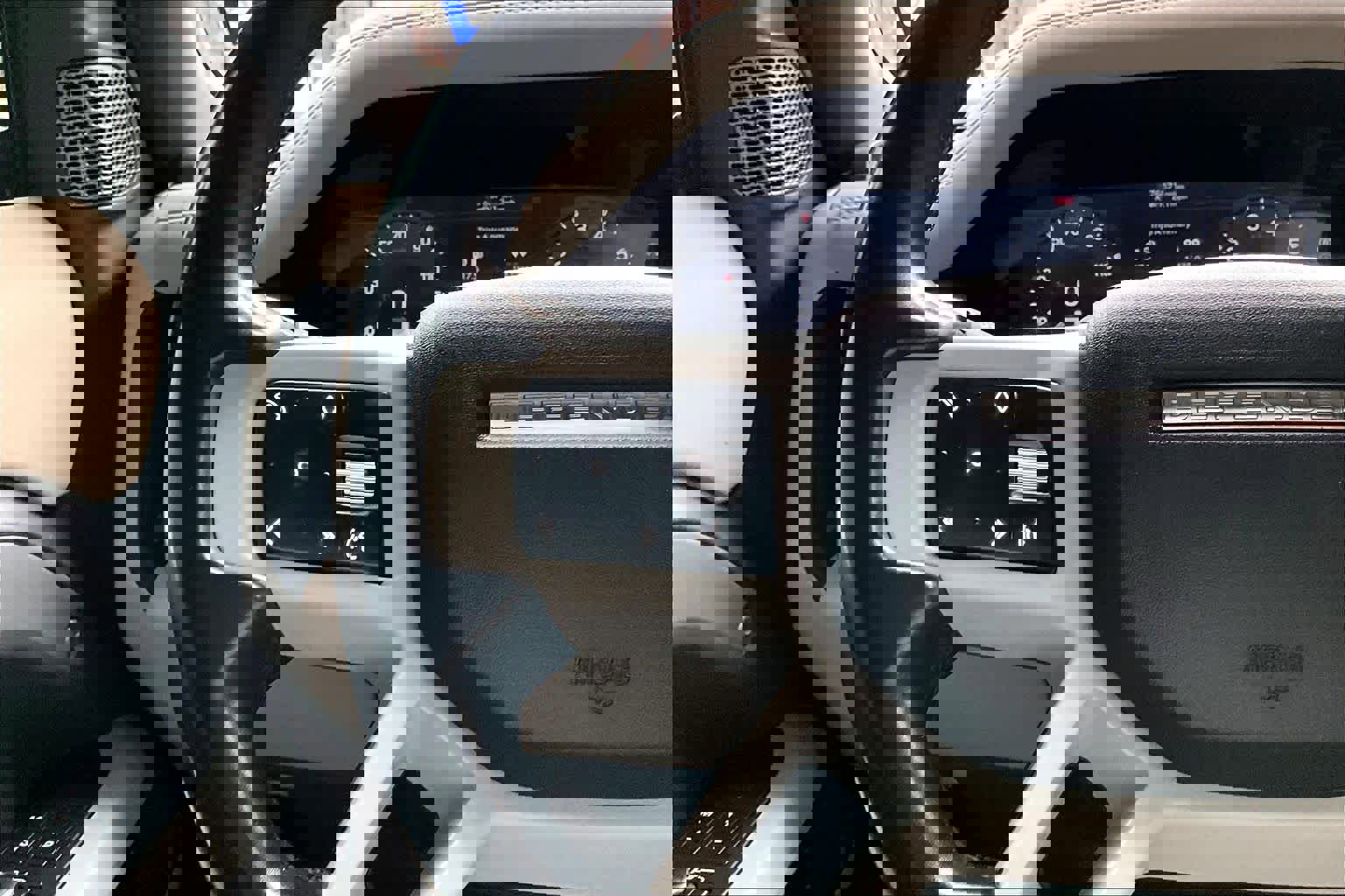 Used 2022 Land Rover Defender 110 SE image 24