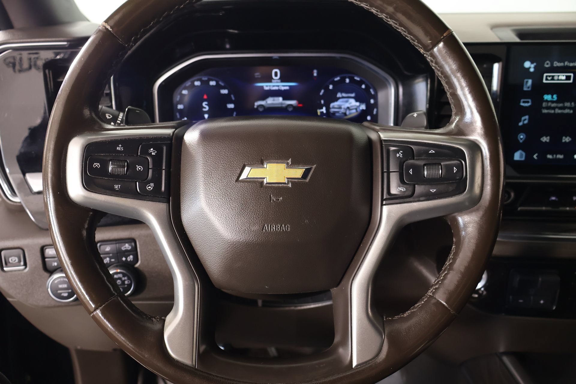 Used 2022 Chevrolet Silverado 1500 LTZ AWD/4WD image 3